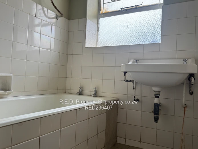 Modern 2-Bedroom Ground Floor Flat - CBD