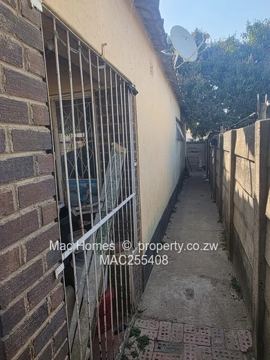 3-Bedroom House For Sale – Zengeza 1, Chitungwiza (Sole Mandate)