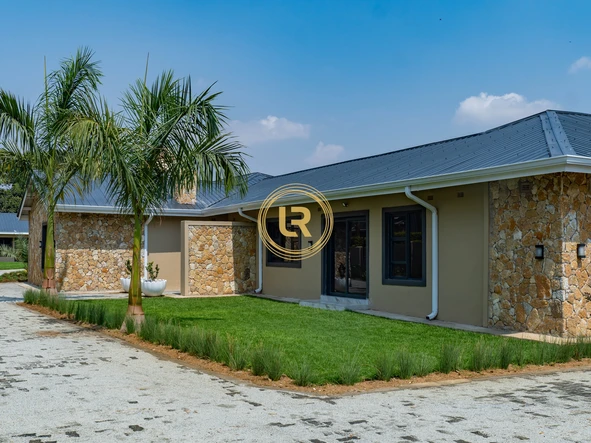 6 Bedroom House