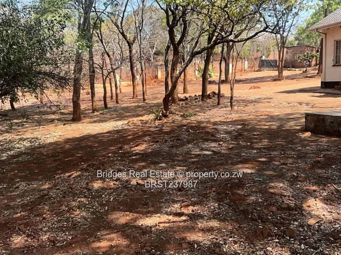 Renovators, Dream Property in Helensvale (Borrowdale) for sale!!!!