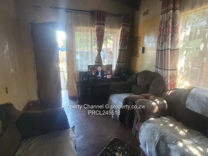 Available is a House for Sale in Glenview 3