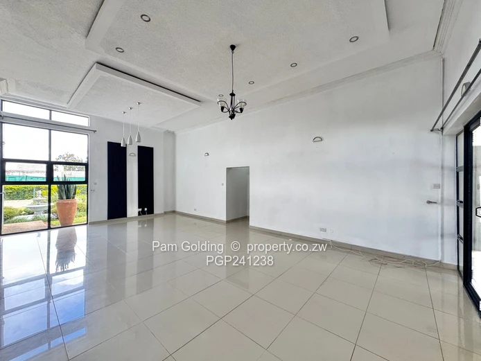 Upmarket Townhouse - Helensvale 