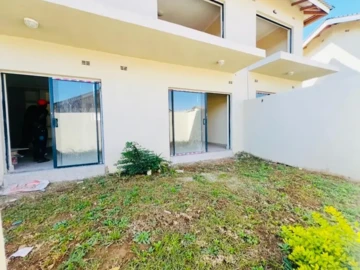 2 Bedroom Flat & Apartment