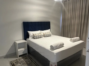 2 Bedroom Flat & Apartment