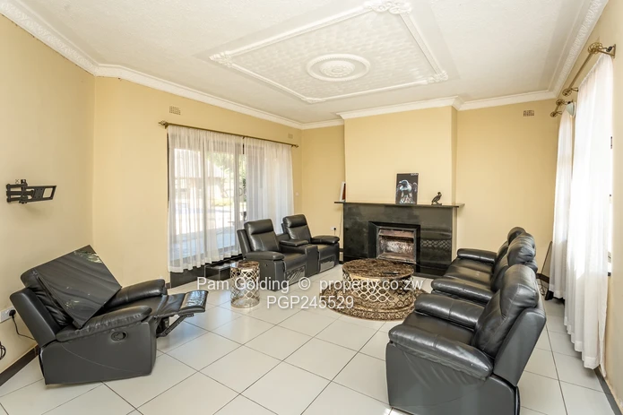 Spacious, Modern Family Home in a Secure Close. (Sole Mandate)