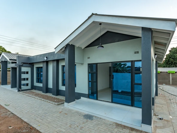 4 Bedroom Flat & Apartment