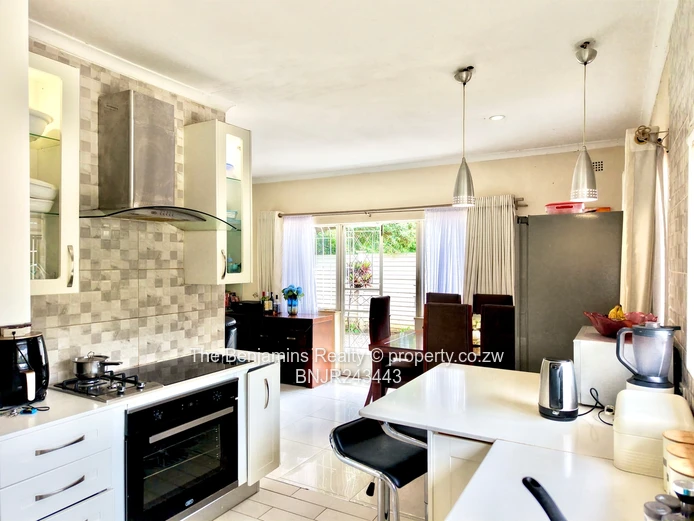 3 bedroom house for Sale Avondale West