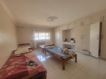 8 Bedroom House