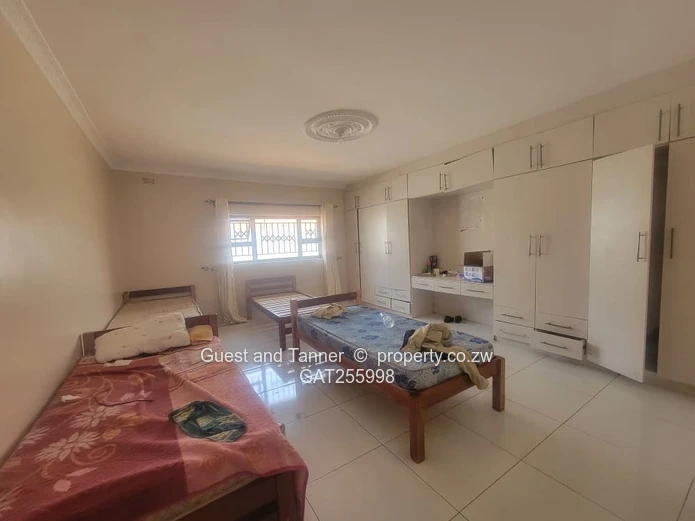 Spacious 8-Bedroom Property to Let in Belvedere West