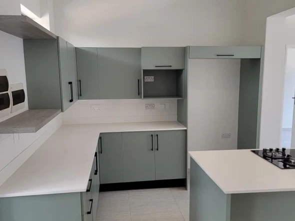 2 Bedroom Flat & Apartment