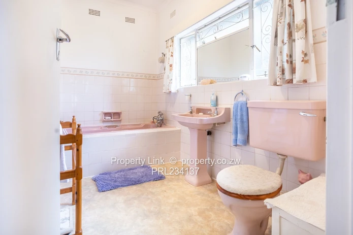 Timeless Family Home On 1 Acre With Borehole (Sole Mandate)