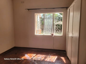 2 Bedroom Flat & Apartment