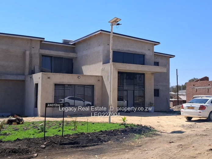 Luxury Home Next to Heritage School