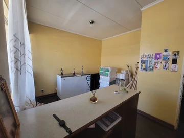 2 Bedroom Flat & Apartment