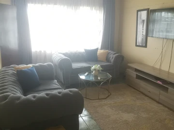 2 Bedroom Flat & Apartment