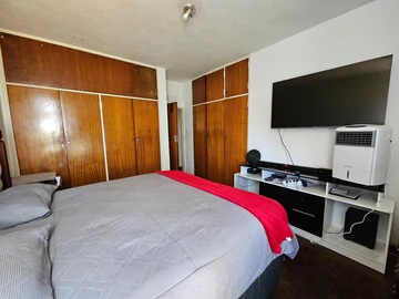 2 Bedroom Flat & Apartment