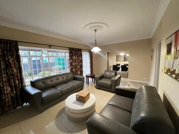 4 Bedroom Flat & Apartment