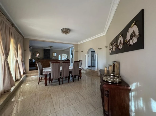 6 Bedroom House