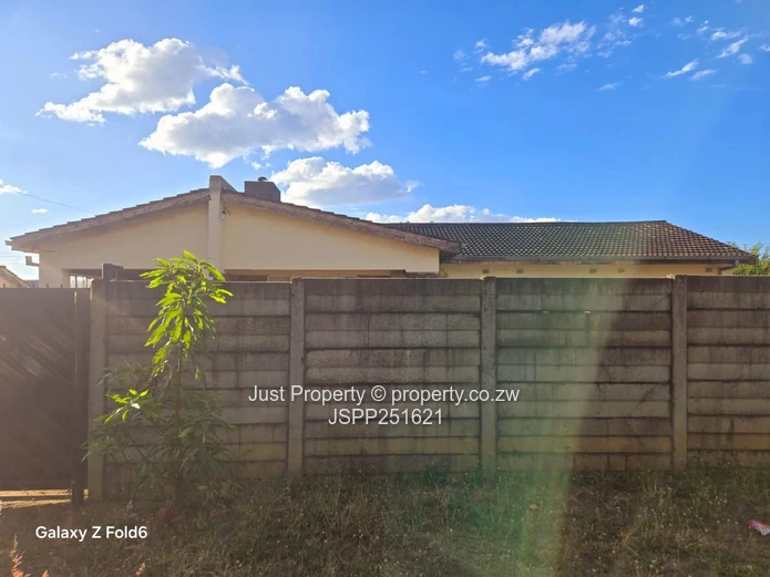 Braeside 4-Bed Renovator's Gem on 912m² — Garage & ZESA