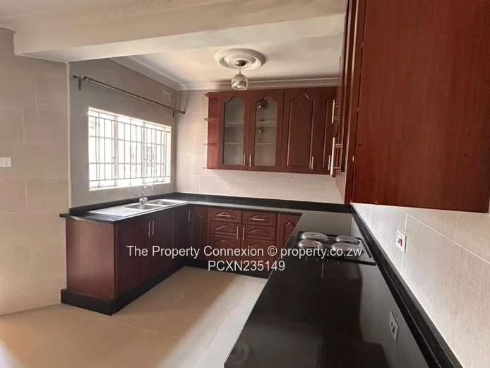 Luxury Rental Property in Helensvale, Borrowdale