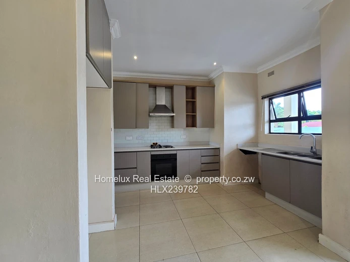 Modern 3-Bedroom, 2-Bathroom Flat in Secure Complex – Ideal Home or Investment Opportunity