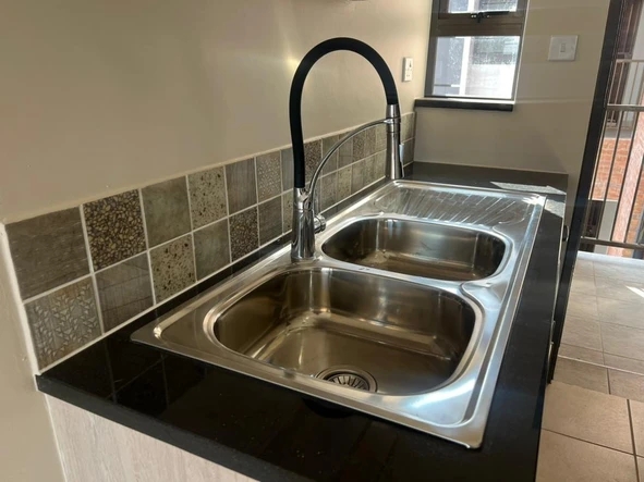 2 Bedroom Flat & Apartment