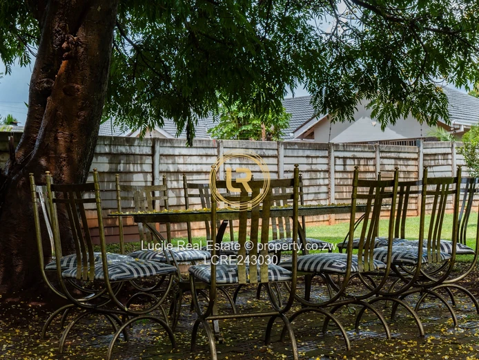 Seamless Living: A Cozy Indoor-Outdoor Retreat in Mount Pleasant