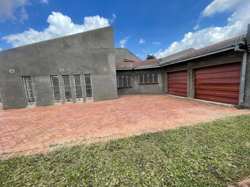 5 Bedroom House For Sale In Mainway Meadows 