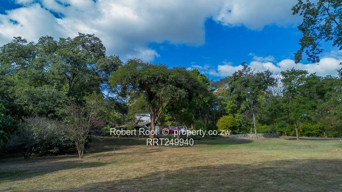 Prime Glen Lorne Opportunity with Borehole