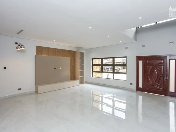 3 Bedroom Flat & Apartment