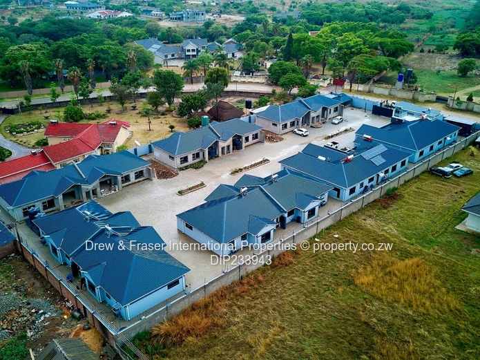 Modern 3-Bed Garden Flat with Borehole in Old Windsor