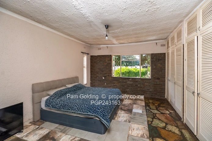 Prime Family Living On Expansive Grounds, Athlone (Sole Mandate)