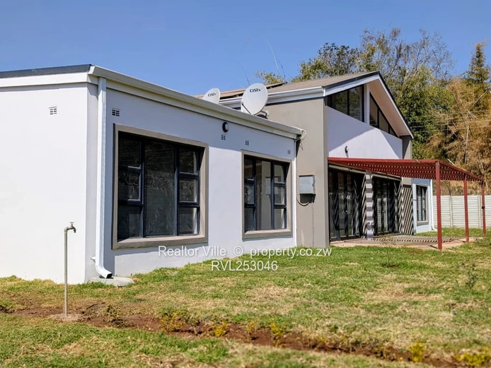 Modern 2-Bed Garden Flat with Borehole & Lawn in Marlborough