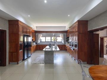 7 Bedroom Townhouse Complex