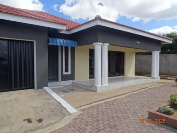 Charming 4-Bed House  in the Heart of Rockview Paek
