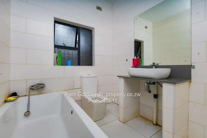 5 bedroom house (Sole Mandate)