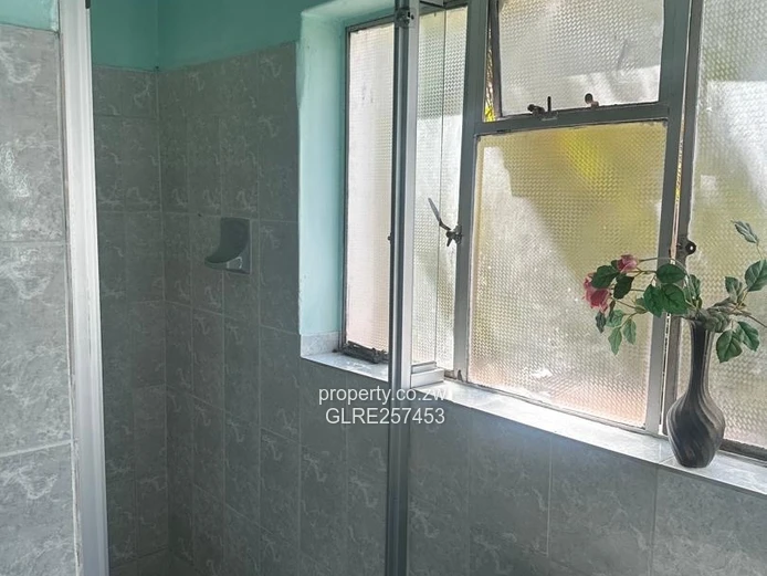 Vainona Family Home — 5BR, Pool & Balcony on 4666m²