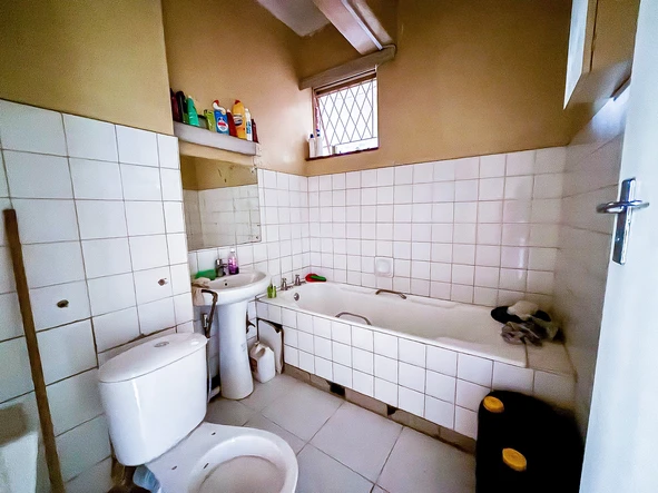 2 Bedroom Flat & Apartment