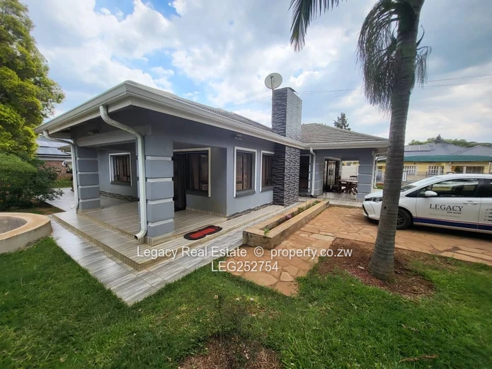Strathaven 4-Bed Home 340m² - Pool, Borehole & Solar