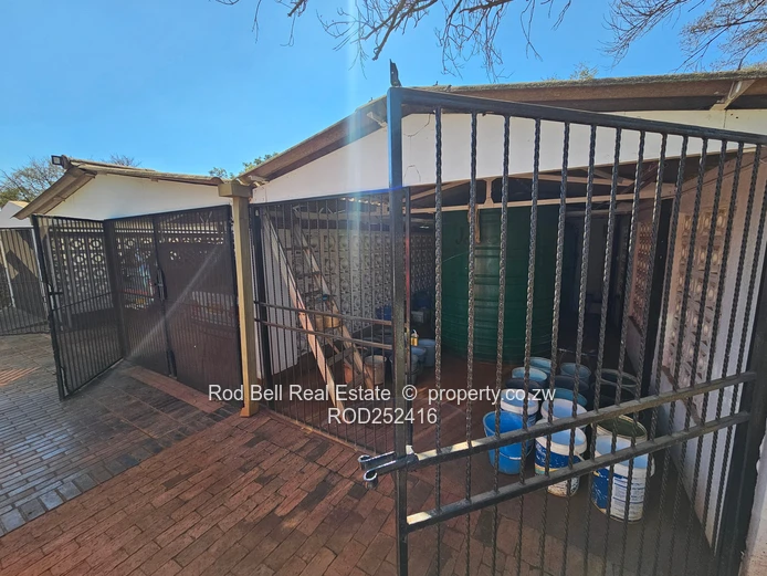 Neat 3 bedroom corner property