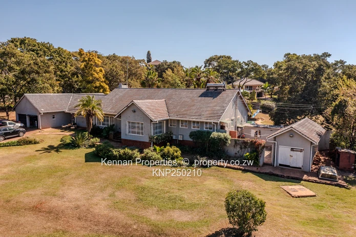 Attractive 5 bedroom home on two and a half acres. Great location and good water. (Sole Mandate)