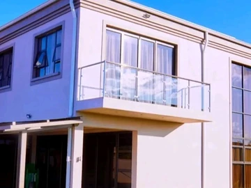6 Bedroom House