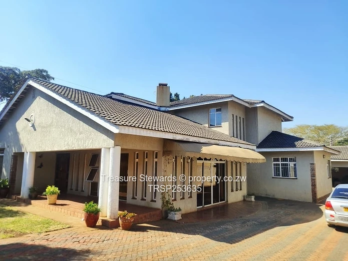 Elegant 4-Bed, 4-Bath Home in Westgate on 2000 m²