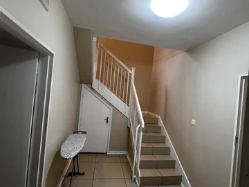 4 Bedroom Flat & Apartment