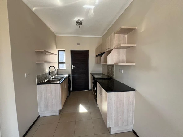 2 Bedroom Flat & Apartment