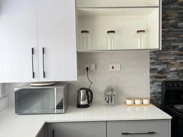 2 Bedroom Flat & Apartment