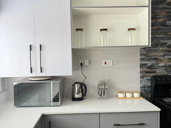 2 Bedroom Flat & Apartment