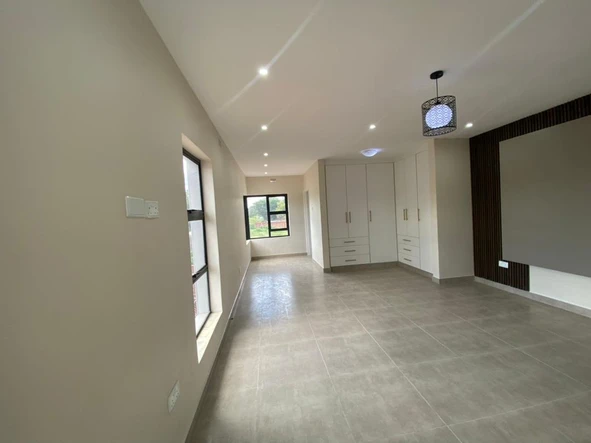 4 Bedroom Flat & Apartment