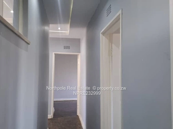 FLAT TO LET Baines and  7th Avenue 