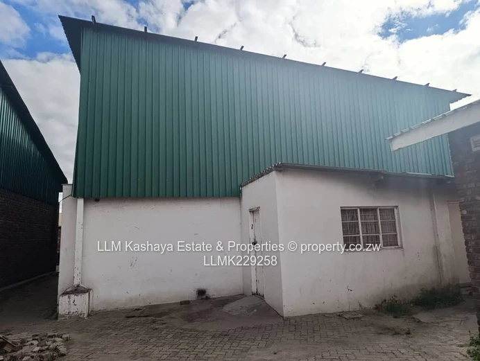Warehouse to let in Ardbennie, Waterfalls, Harare